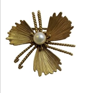 Vintage Signed Krementz 14K Rolled Gold Floral‎ Brooch w/ Cultured Pearl
